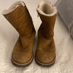 UGG classic Abree short with zipper